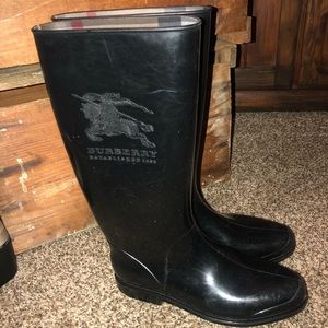 Burberry boots 100% original